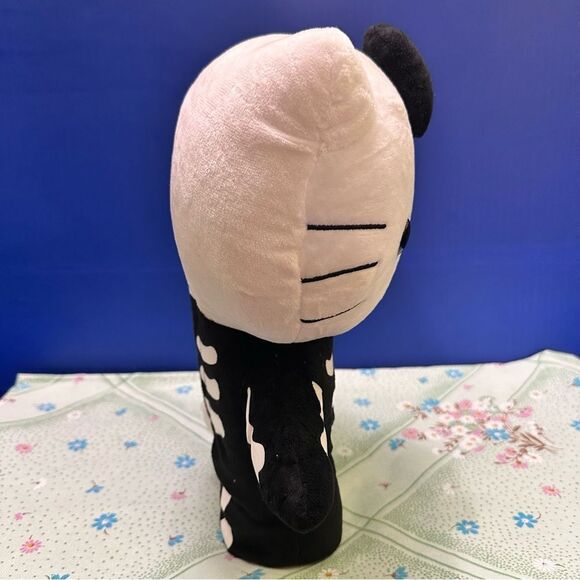 Hello Kitty Skeleton Side Stepper doll - Picture 2 of 6